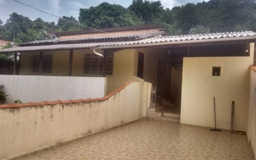 Casa 20X70 (Mini chácara ) Casa com 2 Quartos, Sala, Cozinha, Espaço, Garagem para 2 carros