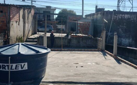 Casa com dois quartos sala cozinha área de serviço e garagem ampla bairro Silva