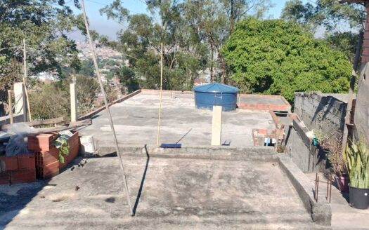 Casa com dois quartos sala cozinha área de serviço e garagem ampla bairro Silva