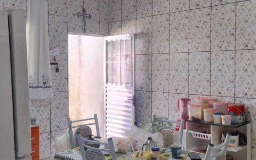 Casa com dois quartos sala cozinha área de serviço e garagem ampla bairro Silva