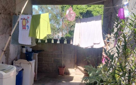 Casa com dois quartos sala cozinha área de serviço e garagem ampla bairro Silva