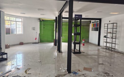 Sala comercial no centro de Francisco Morato 80m²