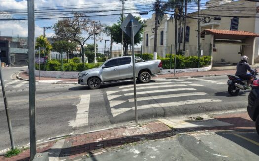 Sala comercial no centro de Francisco Morato 80m²