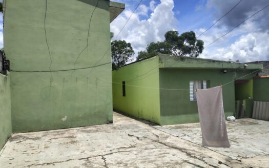 Imóvel com 3 Casas e Salão à Venda no Jardim Primavera