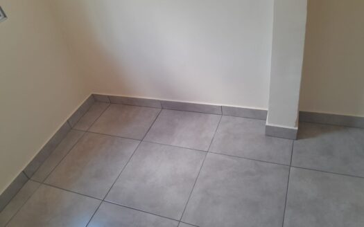 Casa com 3 cômodos e quintal no Bairro Vassoura II em Francisco Morato
