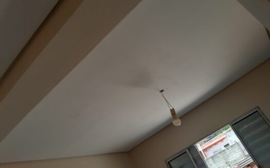 Casa com 3 cômodos e quintal no Bairro Vassoura II em Francisco Morato