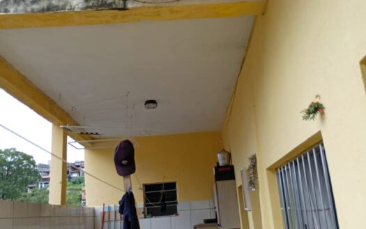 Casa com 3 quartos e mais 3 casas no terreno, no Jardim Liliane