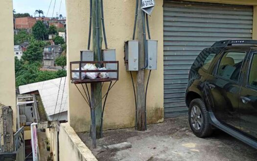 Casa com 3 quartos e mais 3 casas no terreno, no Jardim Liliane