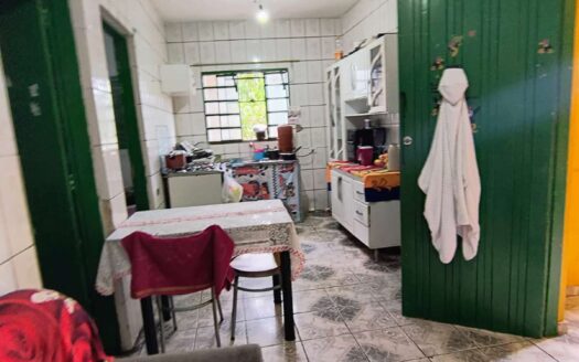 Casa no bairro Jardim dos Reis com salão comercial