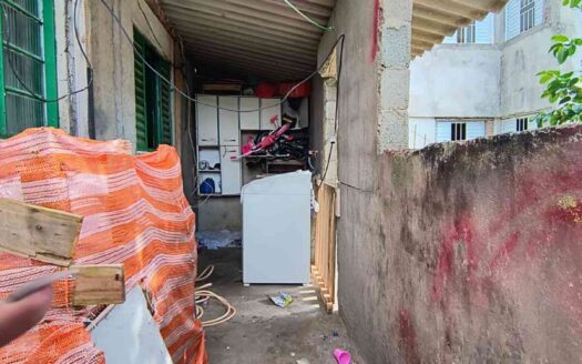 Casa no bairro Jardim dos Reis com salão comercial