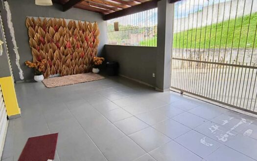 Casa no bairro Jardim dos Reis com salão comercial