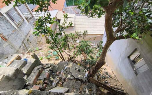 Casa no bairro Jardim dos Reis com salão comercial