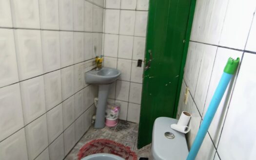 Casa no bairro Jardim dos Reis com salão comercial