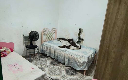 Casa no bairro Jardim dos Reis com salão comercial