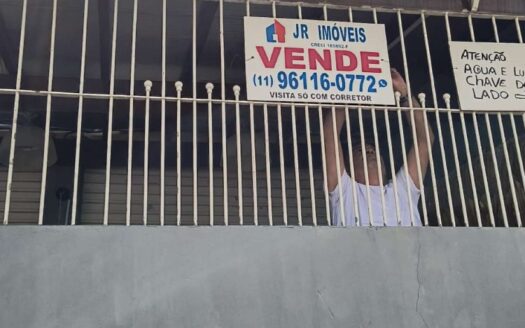 Casa no bairro Jardim dos Reis com salão comercial