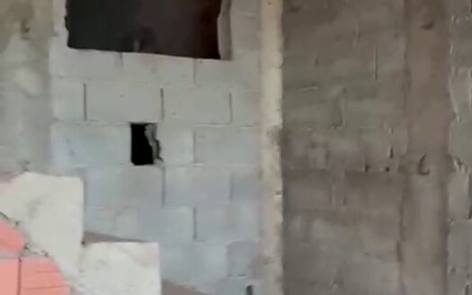 Casa à venda no Vassouras II com 5 cômodos e garagem para 2 carros