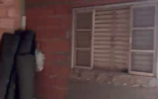 Casa à venda no Vassouras II com 5 cômodos e garagem para 2 carros