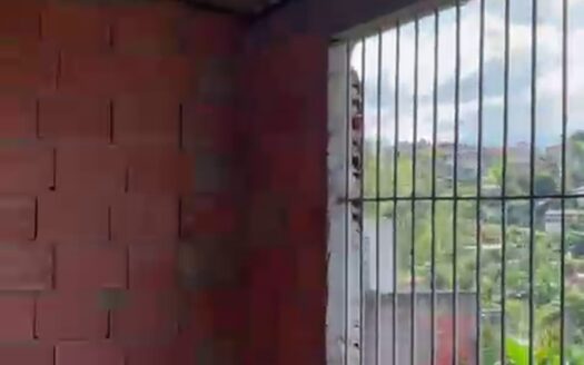Casa à venda no Vassouras II com 5 cômodos e garagem para 2 carros