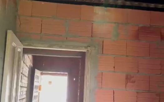 Casa à venda no Vassouras II com 5 cômodos e garagem para 2 carros