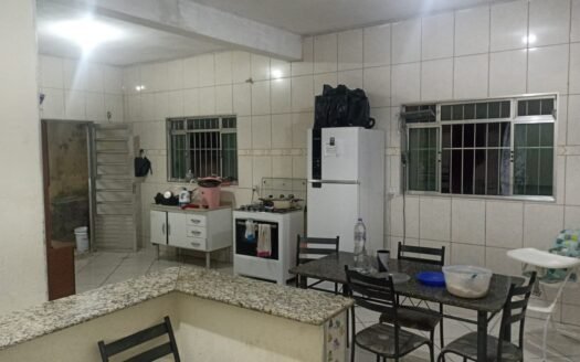 Casa com entrada e parcelas na Água Vermelha em Francisco Morato