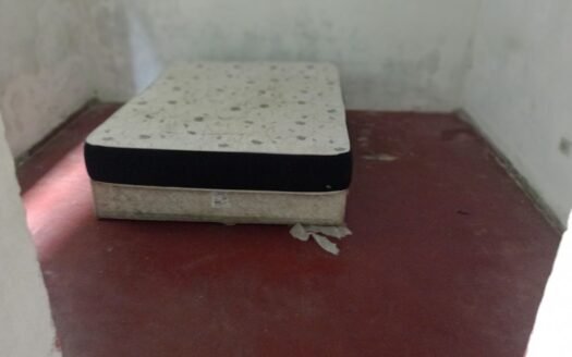 Três casas no mesmo terreno no bairro Água Vermelha em Francisco Morato
