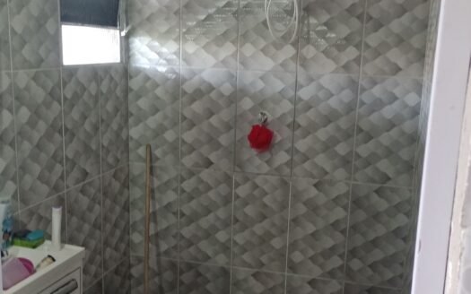 Três casas no mesmo terreno no bairro Água Vermelha em Francisco Morato