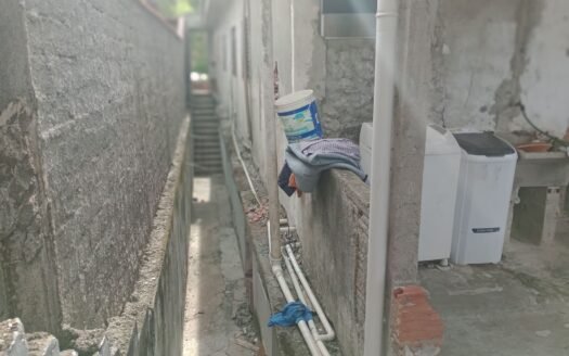 Três casas no mesmo terreno no bairro Água Vermelha em Francisco Morato