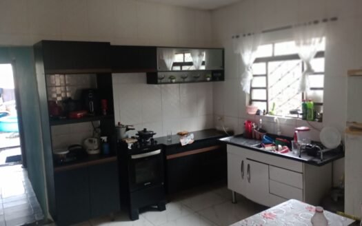 Três casas no mesmo terreno no bairro Água Vermelha em Francisco Morato