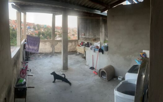 Três casas no mesmo terreno no bairro Água Vermelha em Francisco Morato
