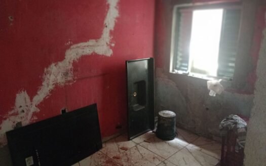 Três casas no mesmo terreno no bairro Água Vermelha em Francisco Morato